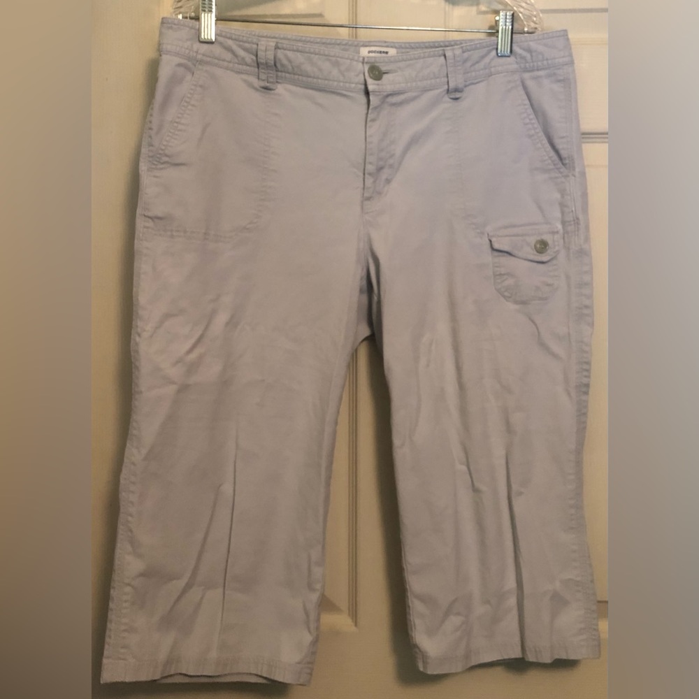 Dockers Ladies Capris Size 16 Pale Gray